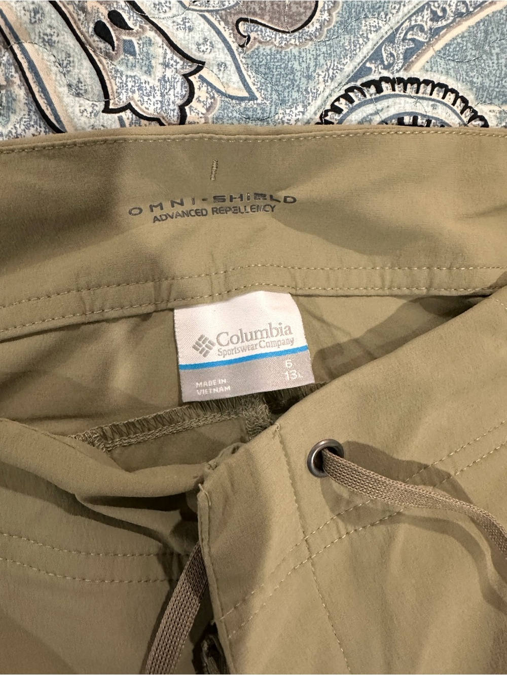 Columbia brand Khaki Drawstring Active Shorts - Picture 2 of 6
